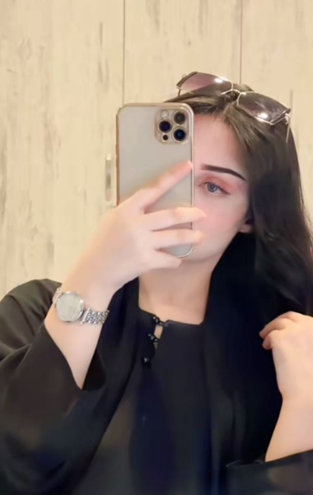 <em>Kylie. F</em>